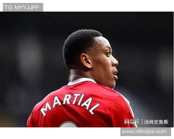 足球明星光环下的挣扎与挑战：当名声成了负担